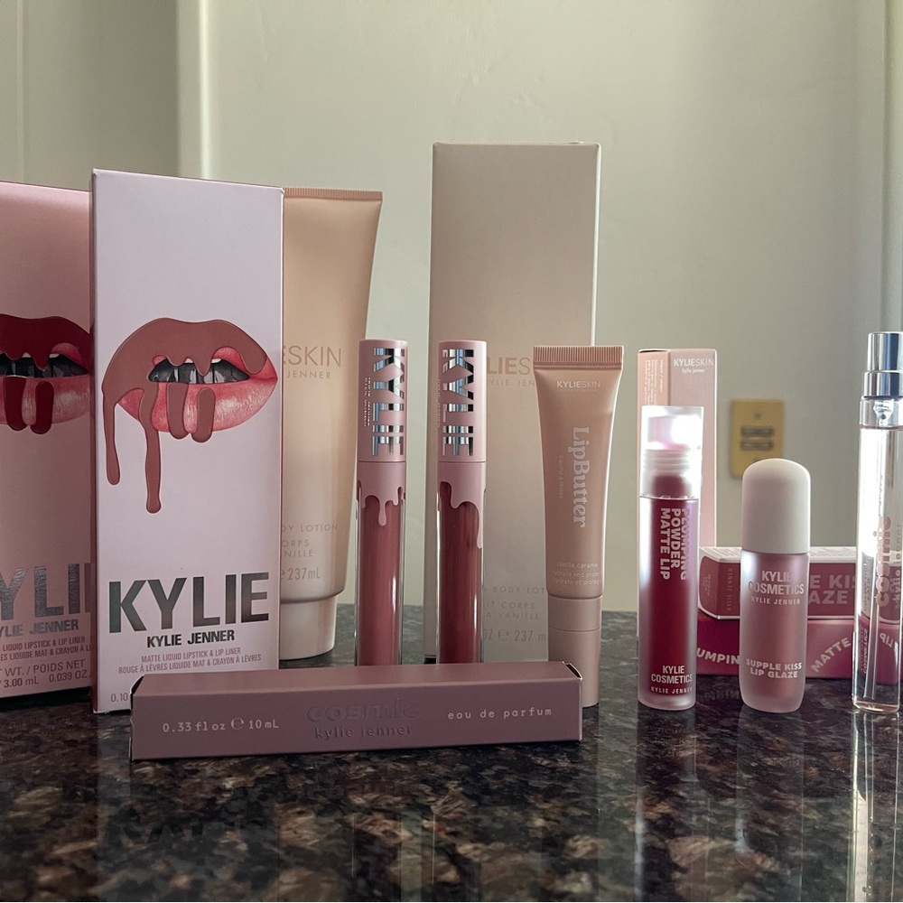 Kylie cosmetics cosmetic bundle